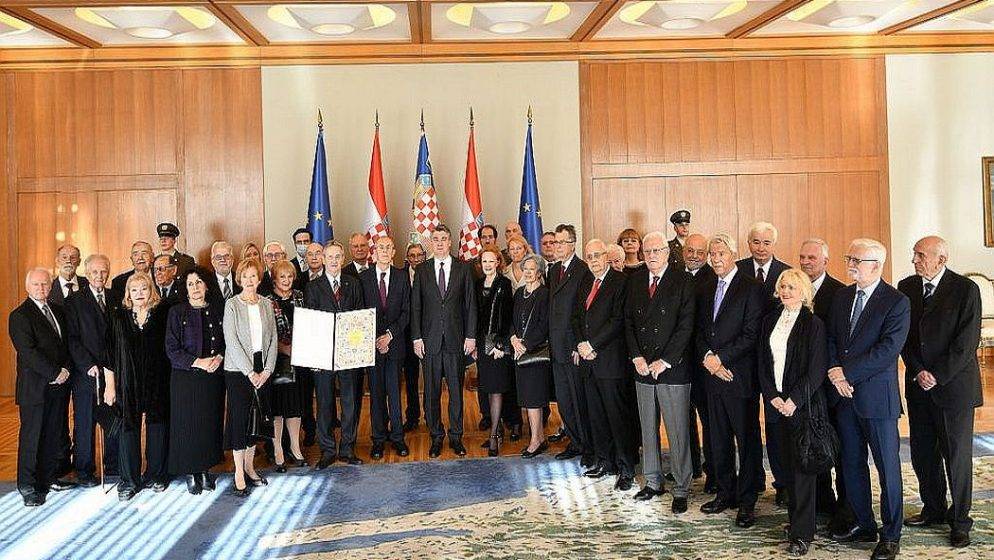 Milanović uručio Povelju Republike Hrvatske Hrvatskom diplomatskom klubu