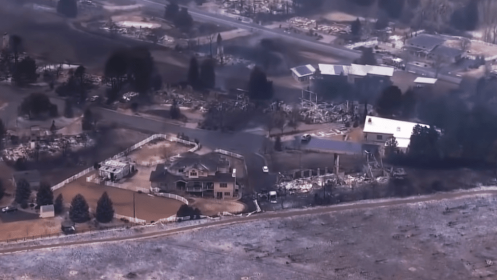 Gotovo tisuću kuća uništeno u šumskom požaru u Coloradu, tri osobe nestale