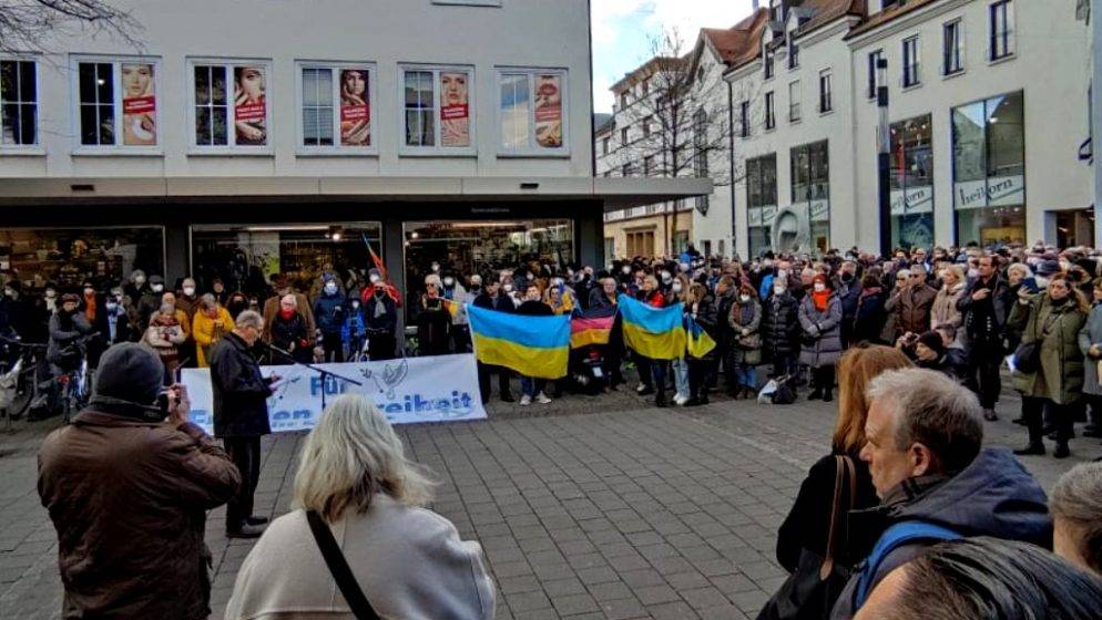 Pod geslom ‘Za mir i slobodu u Europi’, stotine Nijemaca izašlo na ulice, kako bi upozorili na stradanje u Ukrajini
