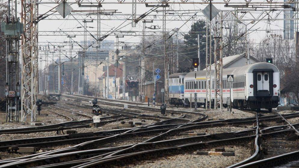 UGROZILI PROMET: Lopovi demontirali željezničku prugu, poskidali vijke da bi zaradili kod otkupljivača