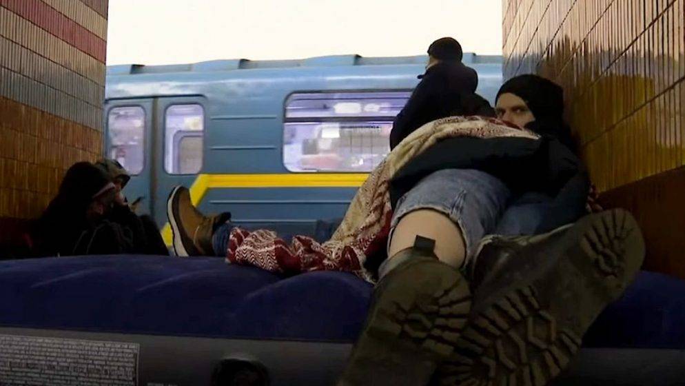 Ukrajinci se bore s Rusima oko Kijeva, tisuće ljudi sklonilo se u stanice podzemne željeznice