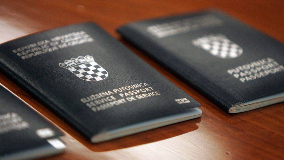 Koliko košta hrvatska putovnica? Krivotvoritelj naplaćivao najmanje 15 tisuća eura; pomagala mu 2 policajca i odvjetnica
