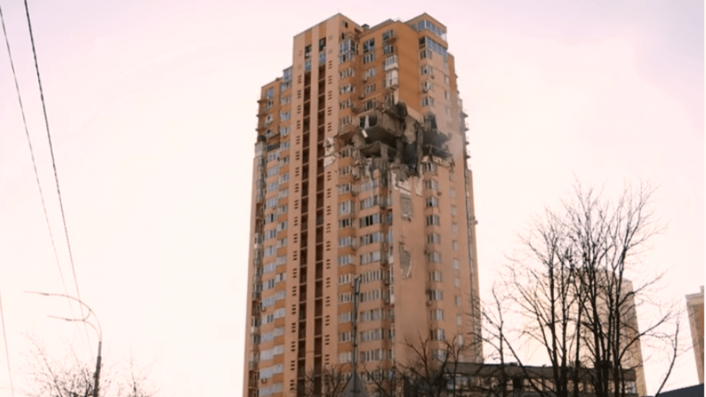 U Kijevu pogođena stambena zgrada, najmanje jedna osoba poginula, 12 ranjenih