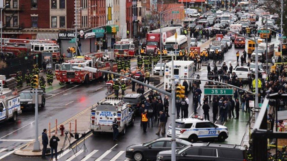 PUCNJAVA U NEW YORKU: 16 ljudi ozlijeđeno, od kojih je 10 nastrijeljeno