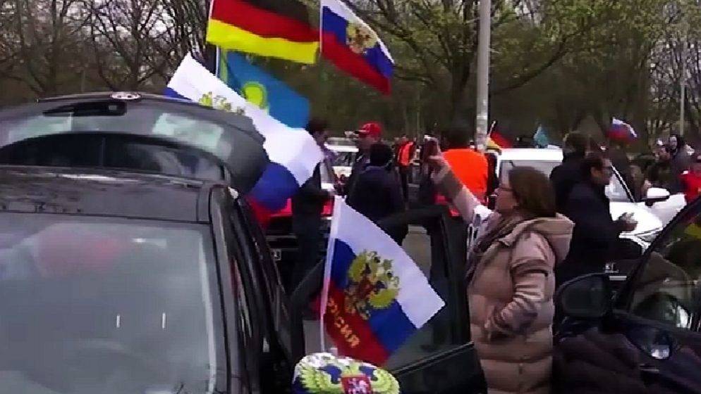 (VIDEO) Napadi na Ruse u Njemačkoj sve češći; organizirali prosvjede ‘protiv rusofobije’