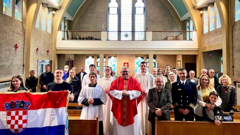 Hrvati iz Londona proslavili blagdan Duhova i Platinasti jubilej vladavine kraljice Elizabete II.