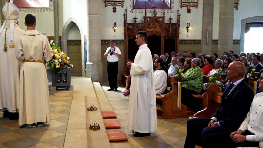 Nekadašnji švicarski gardist, sada đakon: Evo priče mladog švicarskog Hrvata koji je ‘promijenio crkvenu karijeru’