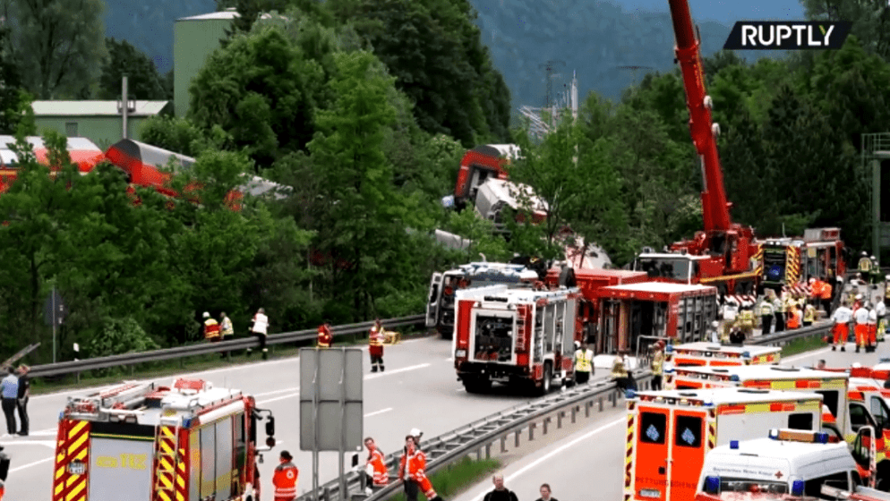 Najmanje troje mrtvih i 60 ozlijeđenih u željezničkoj nesreći na jugu Njemačke