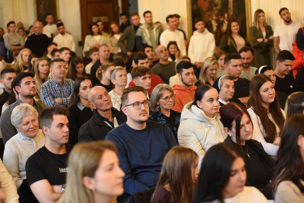Mladi Hrvati i Hrvatice iz Švicarske okupili se na 44. Rumenom listu u najvećem marijanskom svetištu Einsiedelnu 