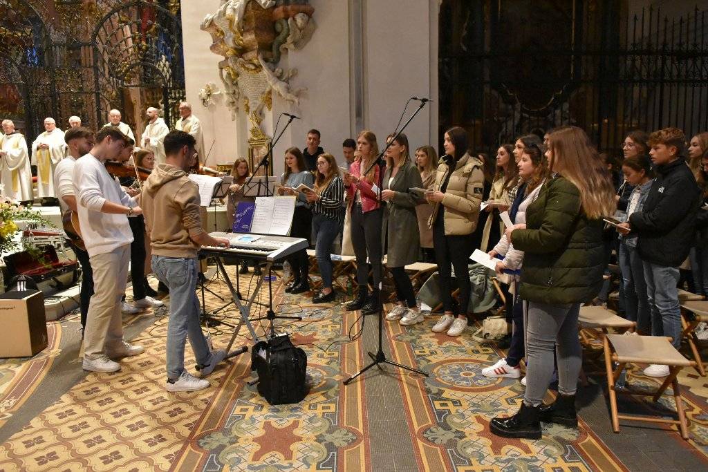 Mladi Hrvati i Hrvatice iz Švicarske okupili se na 44. Rumenom listu u najvećem marijanskom svetištu Einsiedelnu 