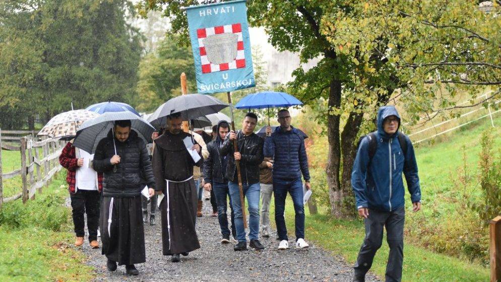 Mladi Hrvati i Hrvatice iz Švicarske okupili se na 44. Rumenom listu u najvećem marijanskom svetištu Einsiedelnu