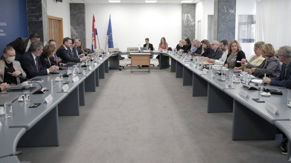 Sindikat učitelja odbio Vladinu ponudu za povećanje plaće