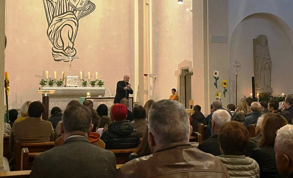 Don Damir Stojić poručio Hrvatima u Njemačkoj: ‘Ne klanjajte se zlatnom teletu, nego zadržite obitelj na okupu‘