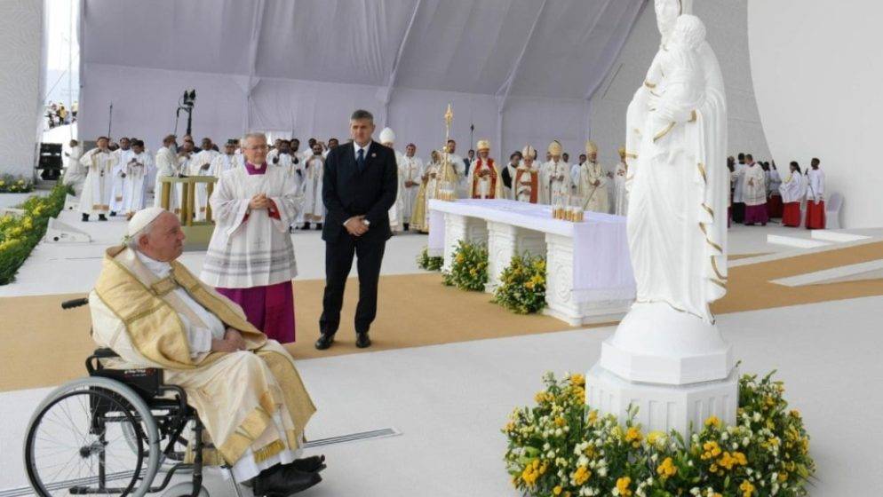 Papa Franjo velikom misom oduševio malu katoličku zajednicu na Arapskom poluotoku
