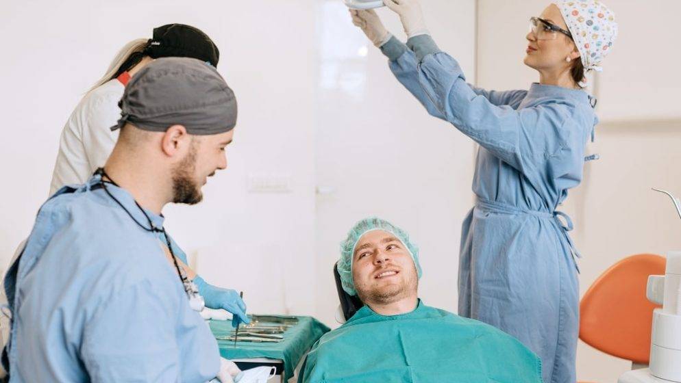 Sve o vađenju zuba na jednom mjestu: Oralni kirurg iz Zagreba odgovara na brojna pitanja i mitove vezane uz ovaj zahvat