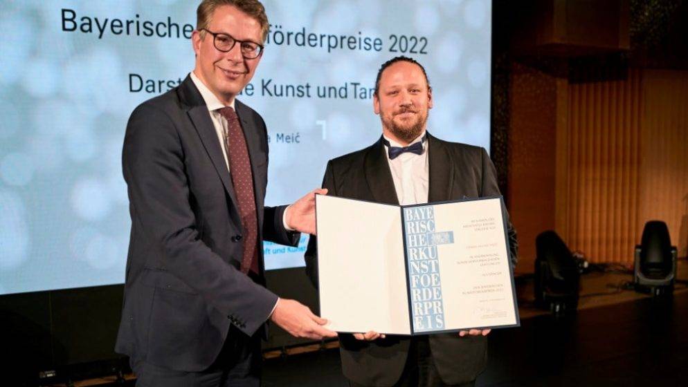 Bavarski ministar kulture Hrvatu Matiji Meiću članu kazališta Gärtnerplatztheatra u Münchenu dodijelio prigodno odlikovanje