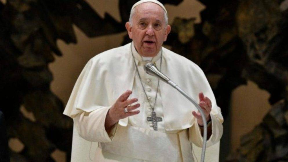 Oni koji misle da je homoseksualnost zločin su 'u krivu', rekao je Papa