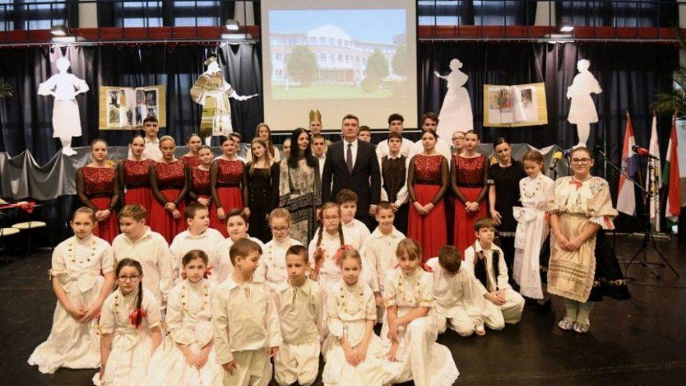 Predsjednik RH Zoran Milanović posjetio hrvatsku školu (HOŠIG) u Budimpešti
