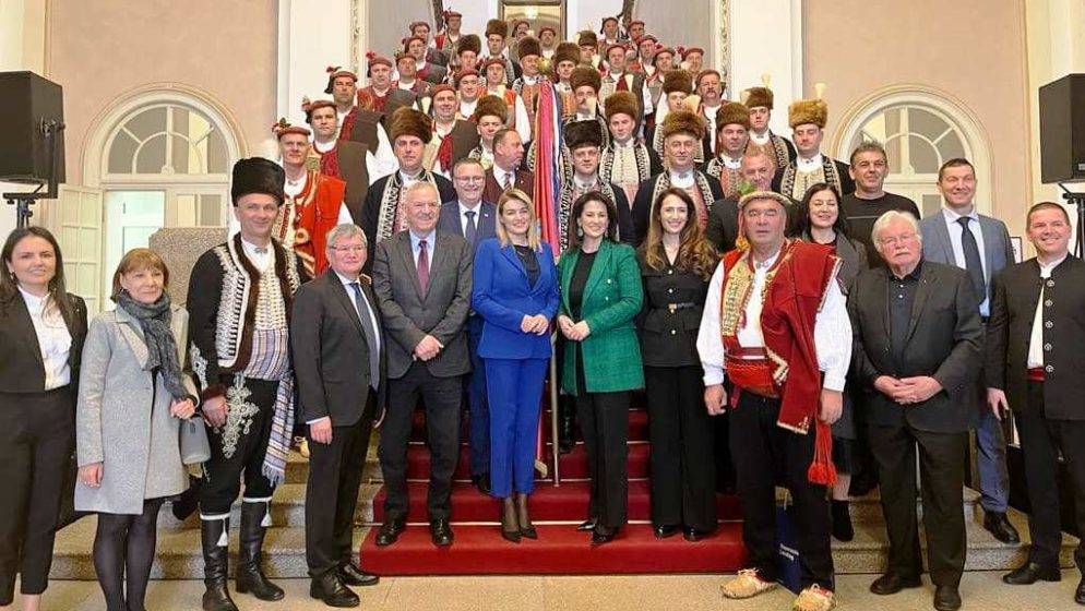 Ministrica turizma dr. Nikolina Brnjac u pratnji alkara posjetila bavarski parlament