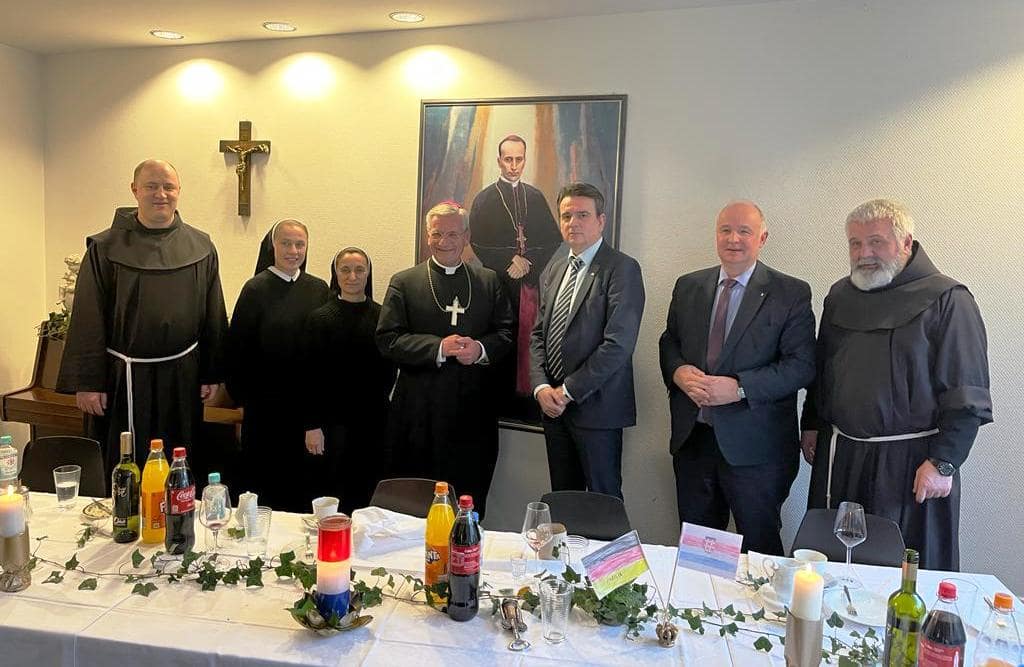 Njemački biskup dr. Dominikus Schwaderlapp posjetio HKM Köln, poručio mladima: Vi ste najbolji apostoli