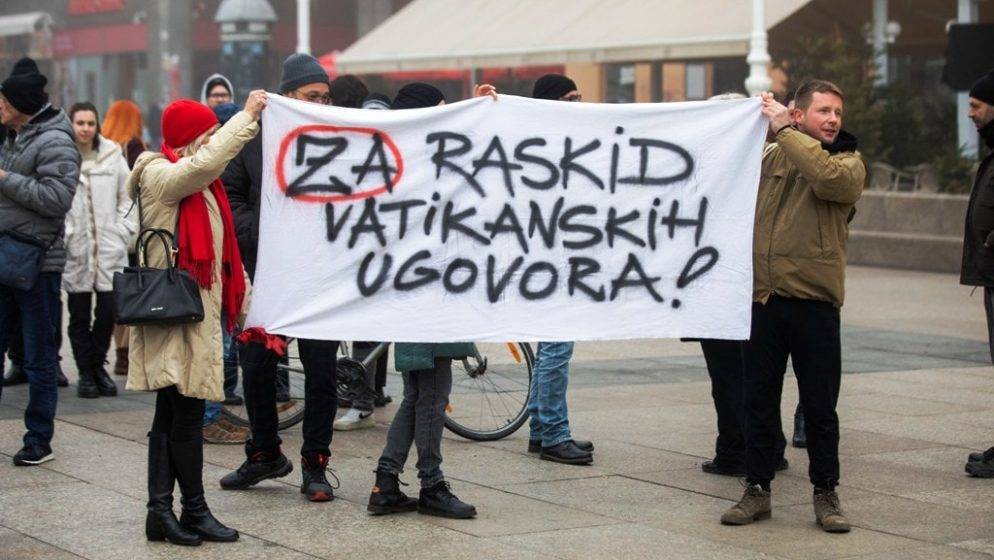 Novo okupljanje protiv molitelja na glavnom zagrebačkom trgu