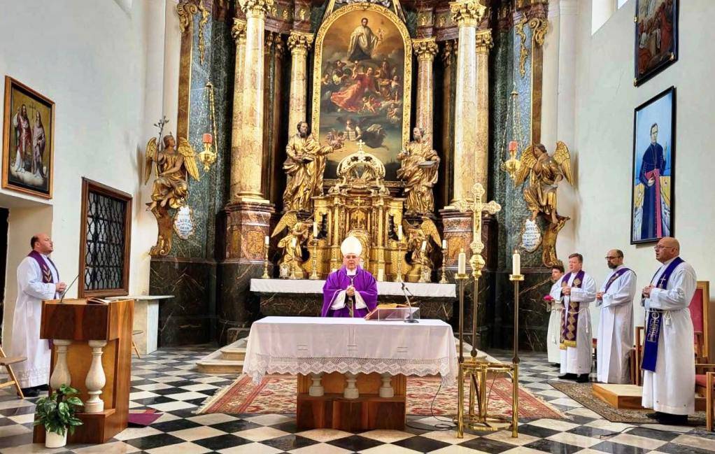 Biskup Radoš predvodio euharistijsko slavlje u crkvi sv. Alojzija u Mariboru i predstavio novoga voditelja Hrvatske katoličke misije