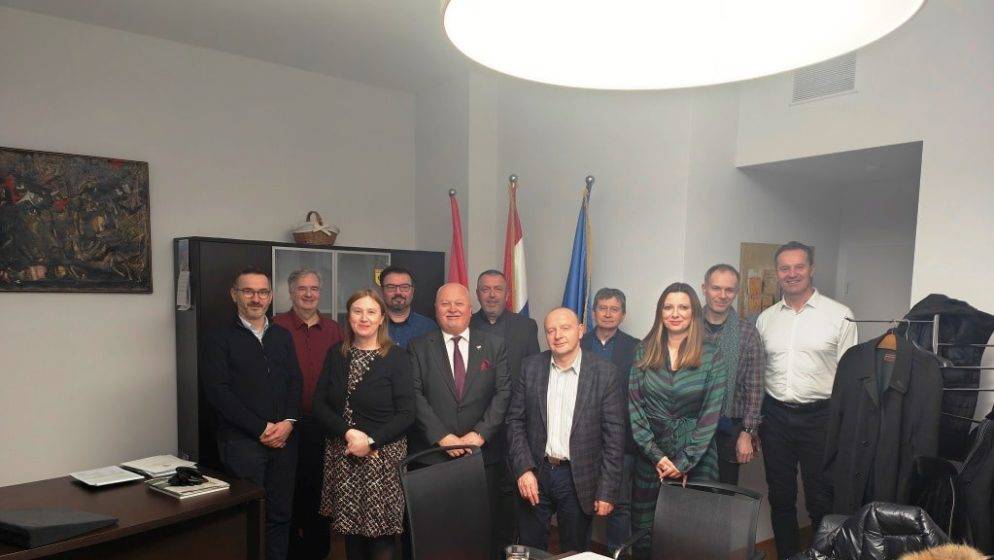 Predstavnici Fakulteta organizacije i informatike iz Varaždina borave u posjetu Hrvatima u Švicarskoj