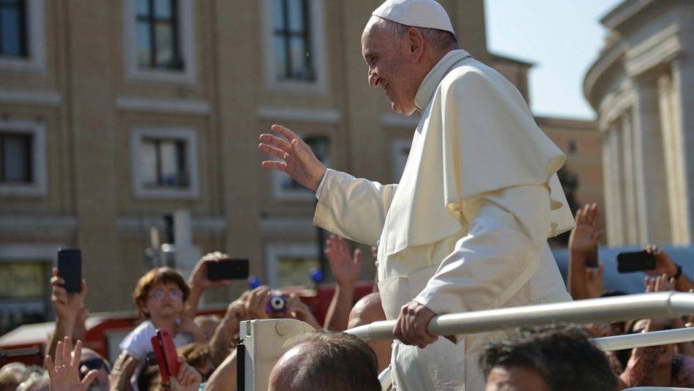 Papa Franjo dok je napuštao bolnicu: ‘Još sam živ’