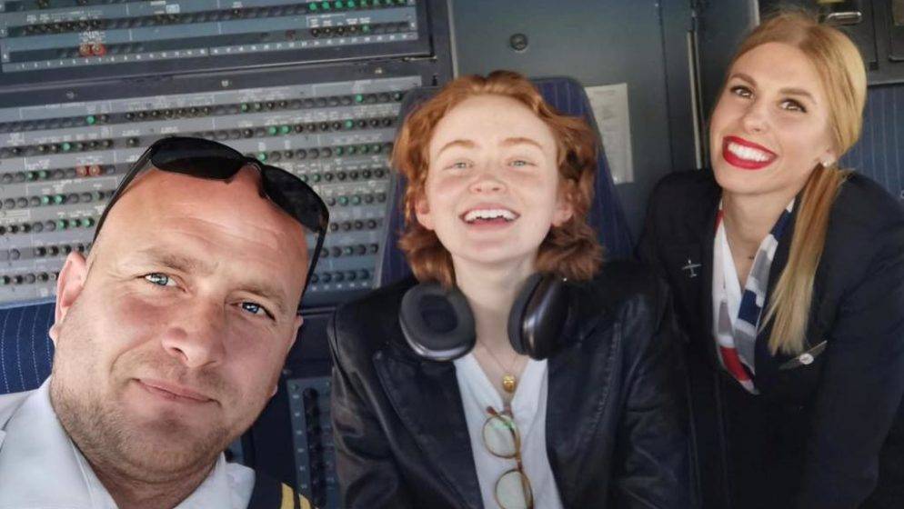 Zvijezda Netflixove hit serije na letu prema Zagrebu iznenadila pilote Croatie Airlinesa – odmah pao i selfi