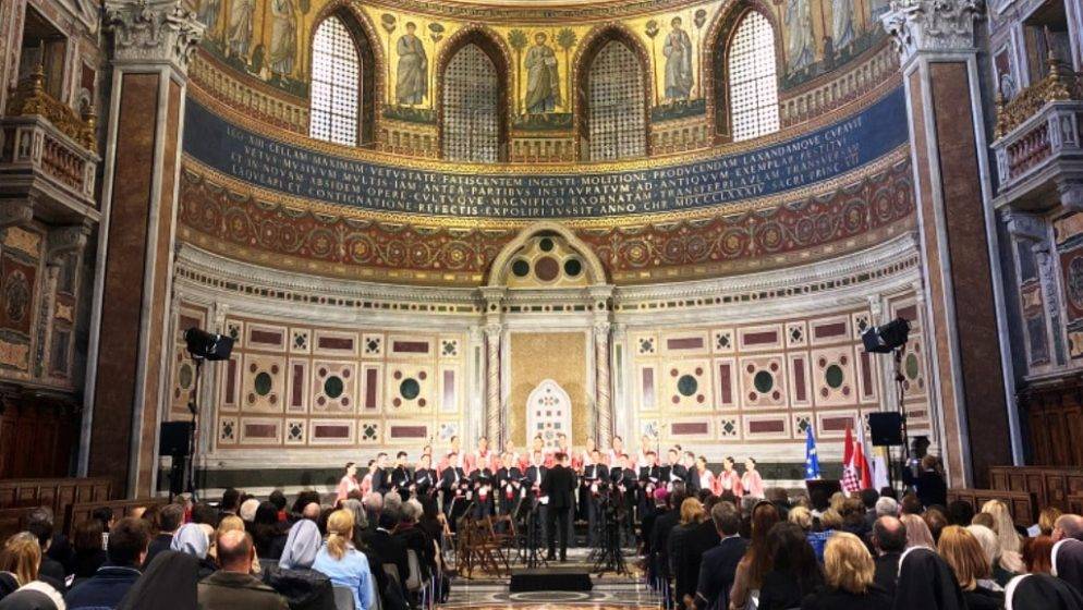 Ansambli 'Lado' i 'Śląsk' u Rimu koncertom oduševili publiku u Bazilici sv. Ivana