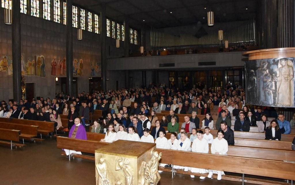 Mladi iz Hrvatske katoličke misije Aargau emotivnom izvedbom Muke Isusove ostavili vjernike bez daha