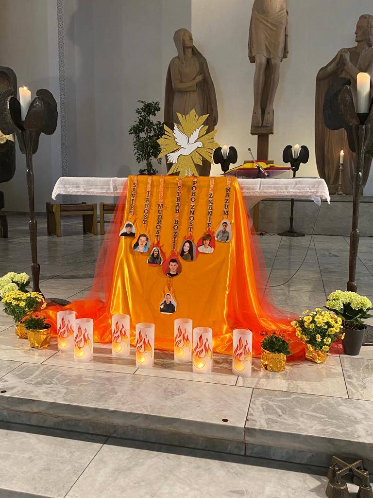 Veliko slavlje svete potvrde i prve svete pričesti u Hrvatskoj katoličkoj misiji u Siegenu