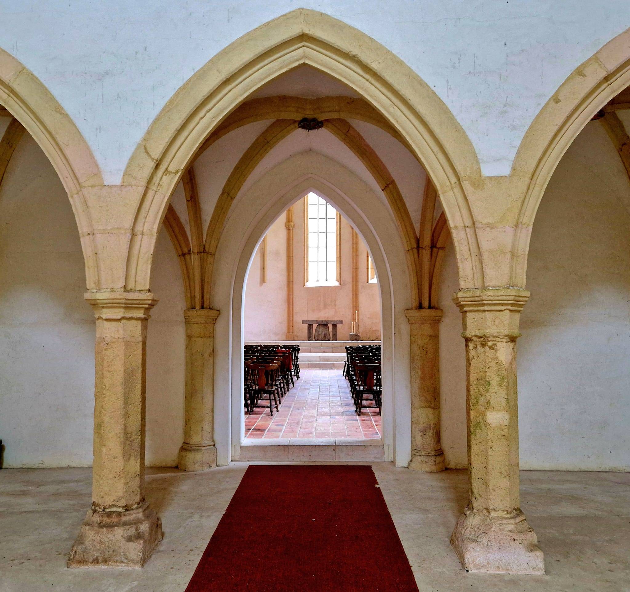 U jednom mjestu u Sloveniji, redovnici žive pustinjački u tišini