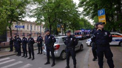 Ubijeno osmero učenika i zaštitar škole, koji je htio spriječiti tragediju, sedmero teško ozlijeđeno