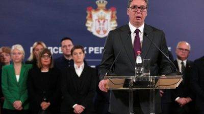 Vučić najavio 'gotovo potpuno razoružavanje Srbije'