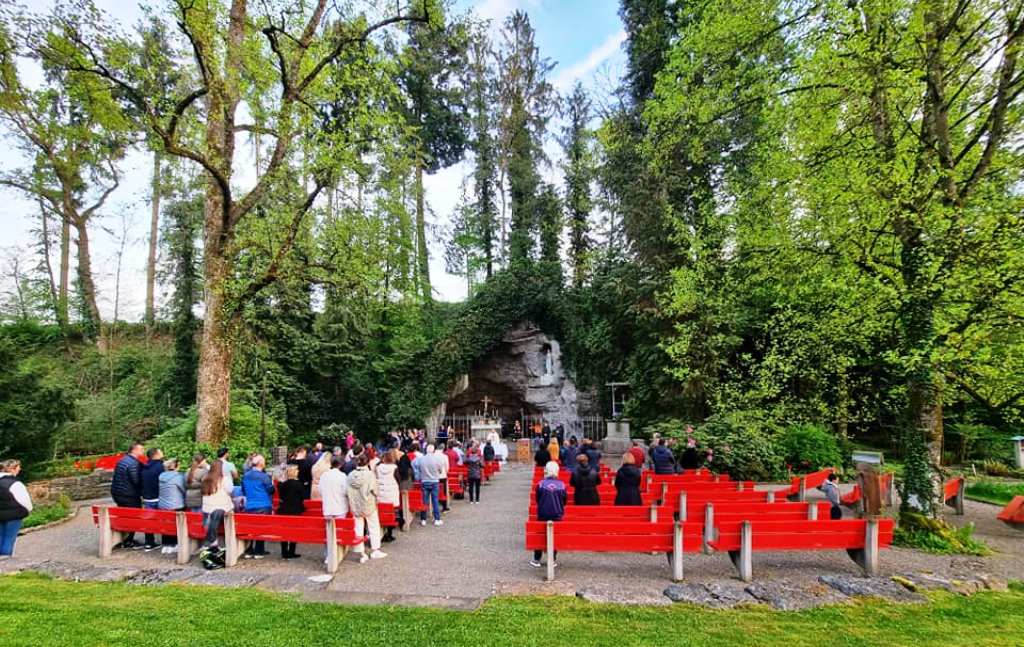 Vjernici iz Hrvatske katoličke misije Aargau obilježili početak svibnja u svetištu Gospe Lurdske u Leuggernu