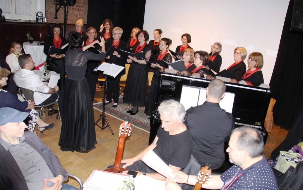 Proljetni koncert zbora 'Otvorena srca' oduševio publiku u Hrvatskom centru u Beču