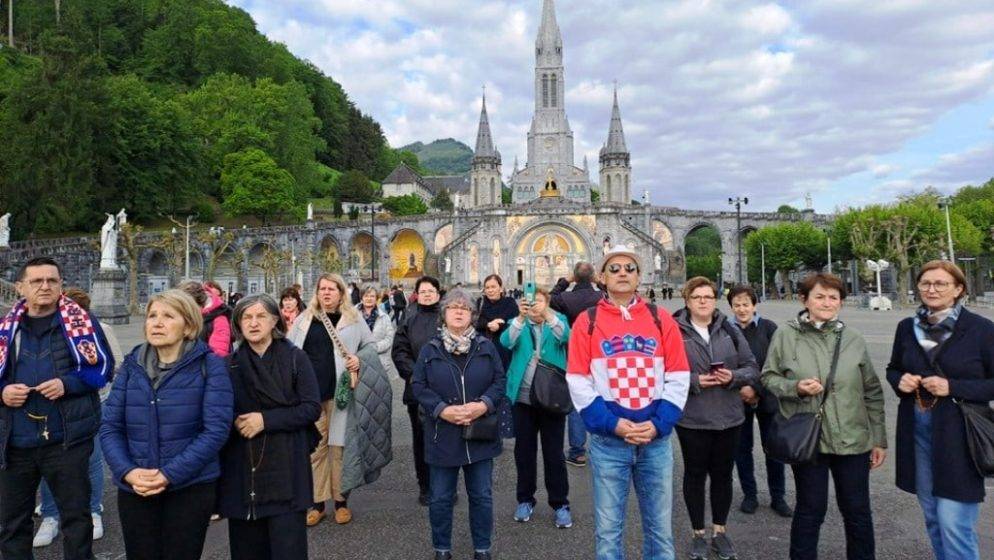 Vjernici iz Hrvatske katoličke misije Zürich hodočaste Gospi u Lurd
