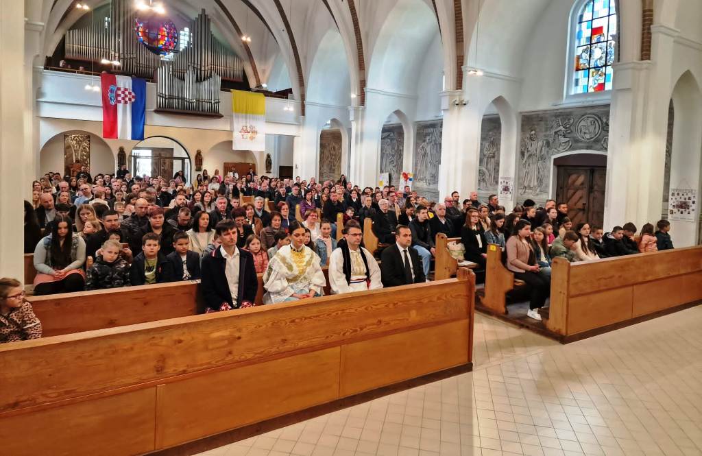 Hrvatska katolička zajednica sv. Leopolda Bogdana Mandića u Geislingenu svečano je proslavila blagdan svog nebeskog zaštitnika