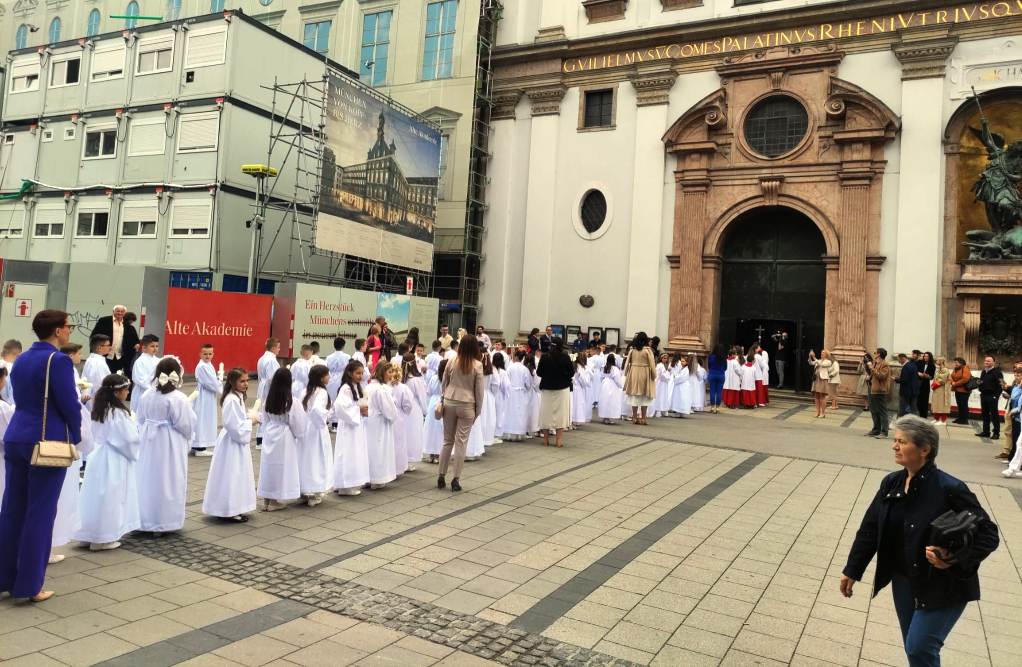 U Münchenu održana Prva sveta pričest za 154 djece u najmnogoljudnijoj hrvatskoj župi izvan domovine