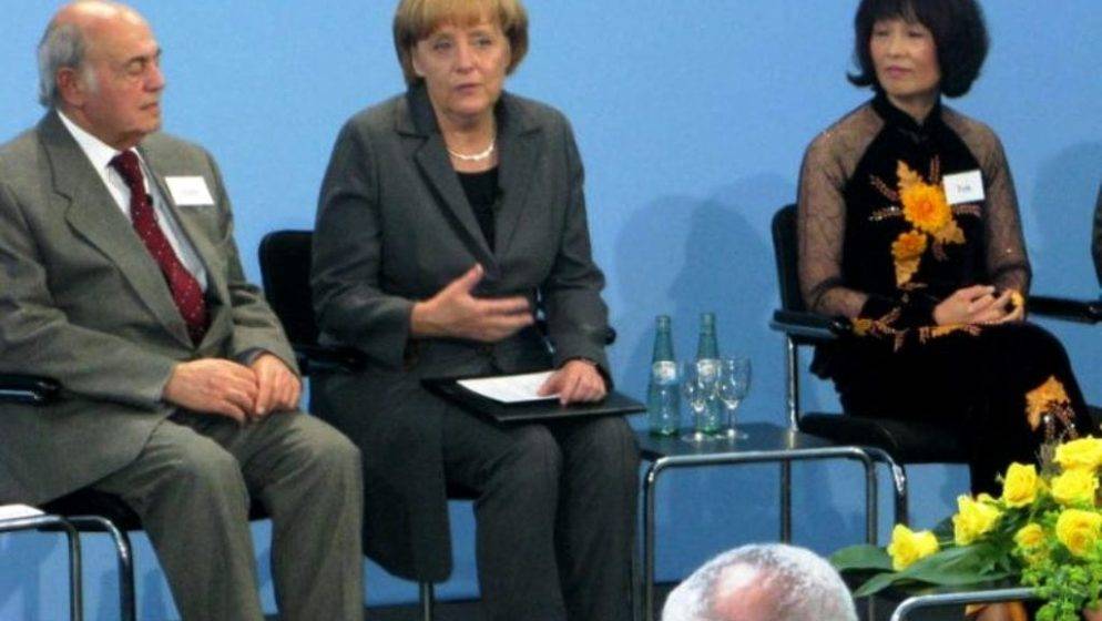 Porezni obveznici Angeli Merkel i dalje plaćaju šminkericu i frizerku