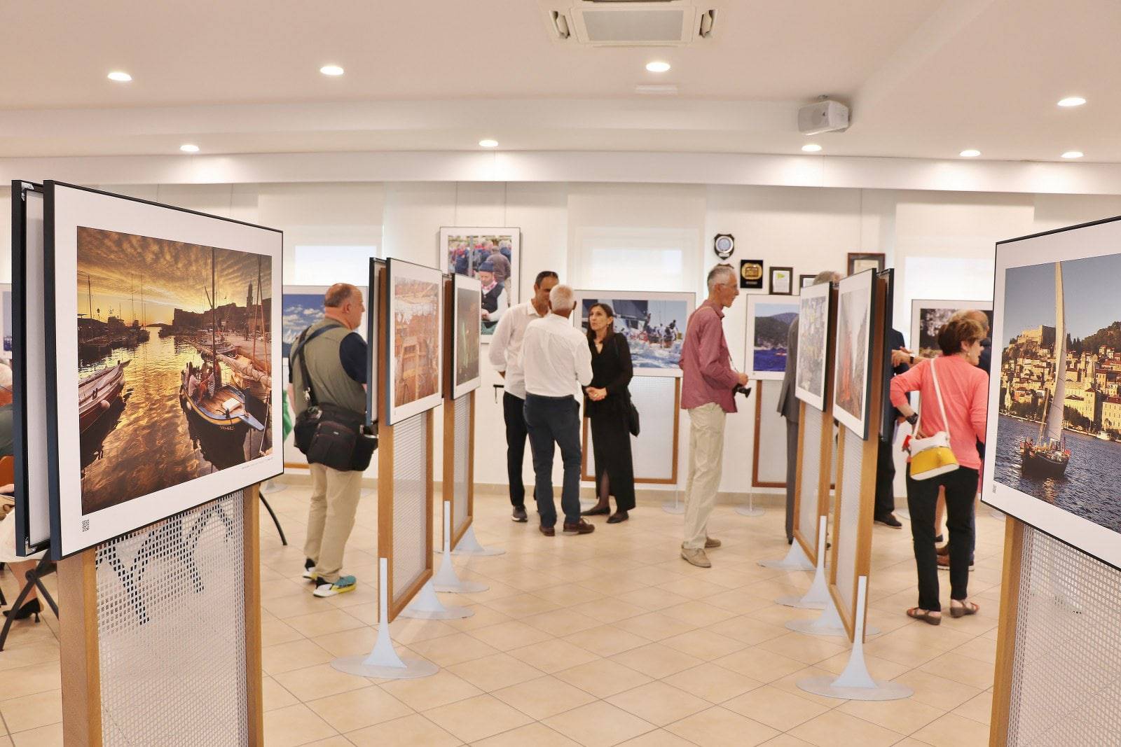 U Trstu otvorena izložba fotografija 'Hrvatska, domovina mora'