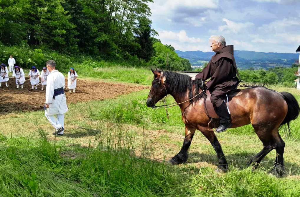 Hrvatsko kulturno-umjetničko društvo 'Gromovnik' iz Novog Šehera oživljava tradiciju svog kraja na poseban način