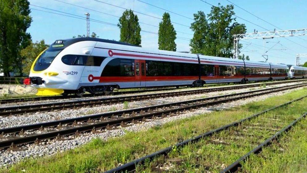 Nakon pune 23 godine Slavonija i Sisak ponovo željeznicom povezani s Dalmacijom – sezonskim vlakom