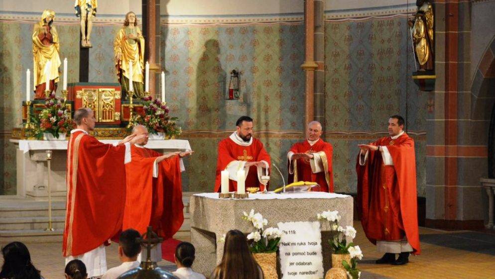 Proslavljena 25. obljetnica svećeničkog ređenja vlč. Andrije Župarića u crkvi sv. Wolfganga u Reutlingenu