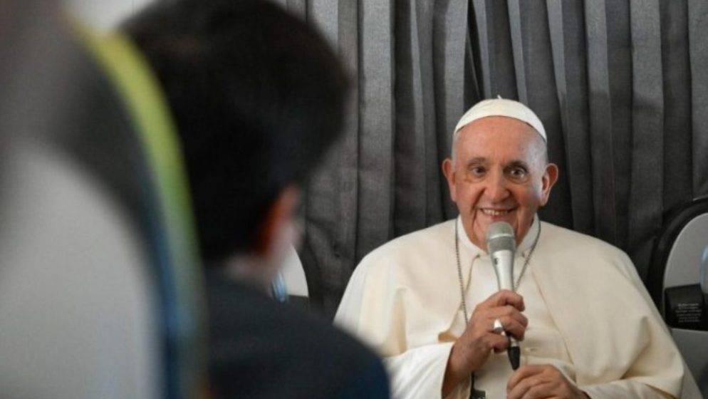 Papa poručio: 'Crkva je otvorena za sve, uključujući LGBT osobe, ali ima pravila'