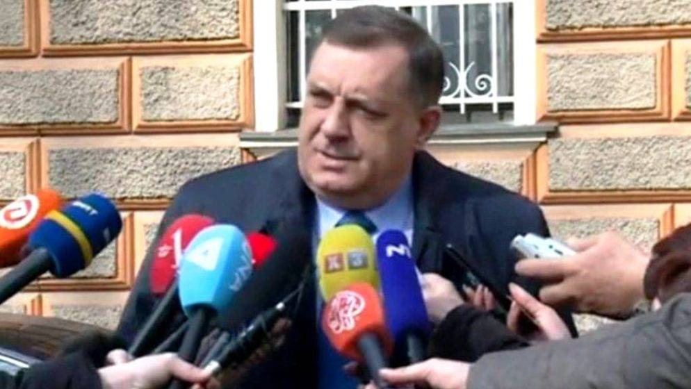 Dodik najavio odcjepljenje RS-a ako Schmidt dodijeli imovinu državi BiH