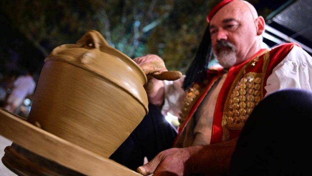 Tradicijsko lončarstvo ručnoga kola iz Potravlja je nematerijalno kulturno dobro Republike Hrvatske