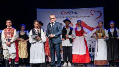 Međunarodni Festival nošnje, nakita i oglavlja je jedinstven po svom konceptu. ZVONKO MILAS: 'Ponosni smo na suradnju između moliških Hrvata i hrvatske dijaspore u Rimu'