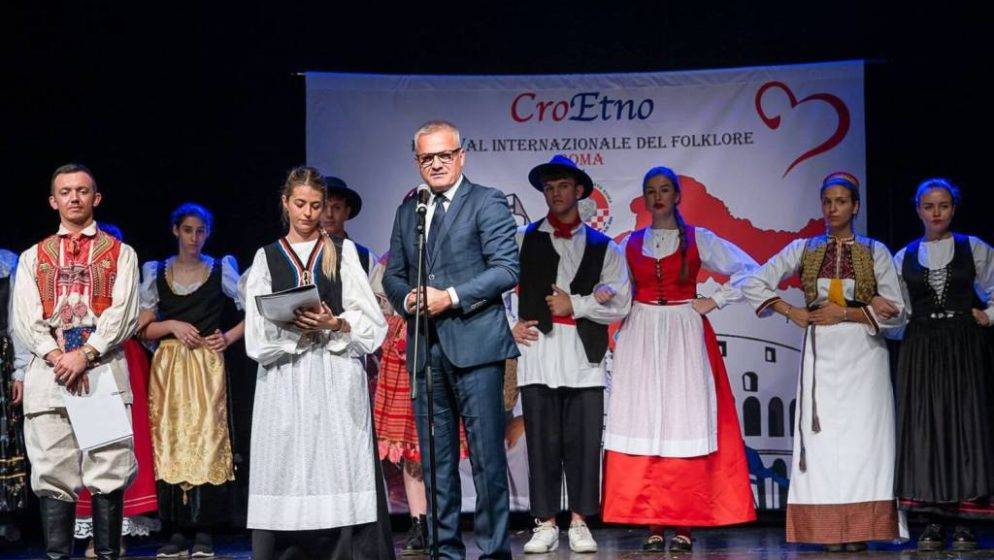 Međunarodni Festival nošnje, nakita i oglavlja je  jedinstven po svom konceptu. ZVONKO MILAS: ‘Ponosni smo na suradnju između moliških Hrvata i hrvatske dijaspore u Rimu’